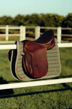 Horze Munich Vielseitigkeitsschabracke Mit Metall-Detail -Horze Verkaufsgeschäft 17402 OVGR 4