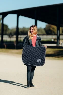 Horze Oslo Dressurschabracke 23 Horze Oslo Dressurschabracke -Horze Verkaufsgeschäft 17415 vdb 03