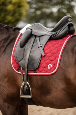 Horze Geneva Dressurschabracke Mit Kunstfell -Horze Verkaufsgeschäft 17436 mwre 04