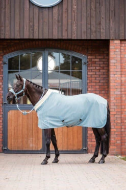 Horze Geneva Fleecedecke Mit Kunstfellkragen 5 Horze Geneva Fleecedecke Mit Kunstfellkragen -Horze Verkaufsgeschäft 24686 SIB 3