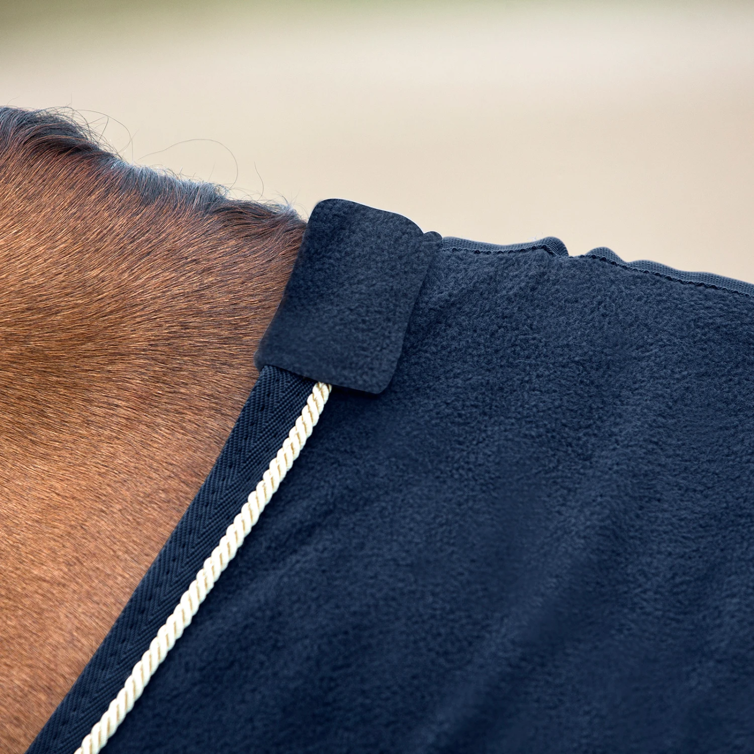 Horze Fleece Turnier Abschwitzdecke 10 Horze Fleece Turnier Abschwitzdecke – Bild 10