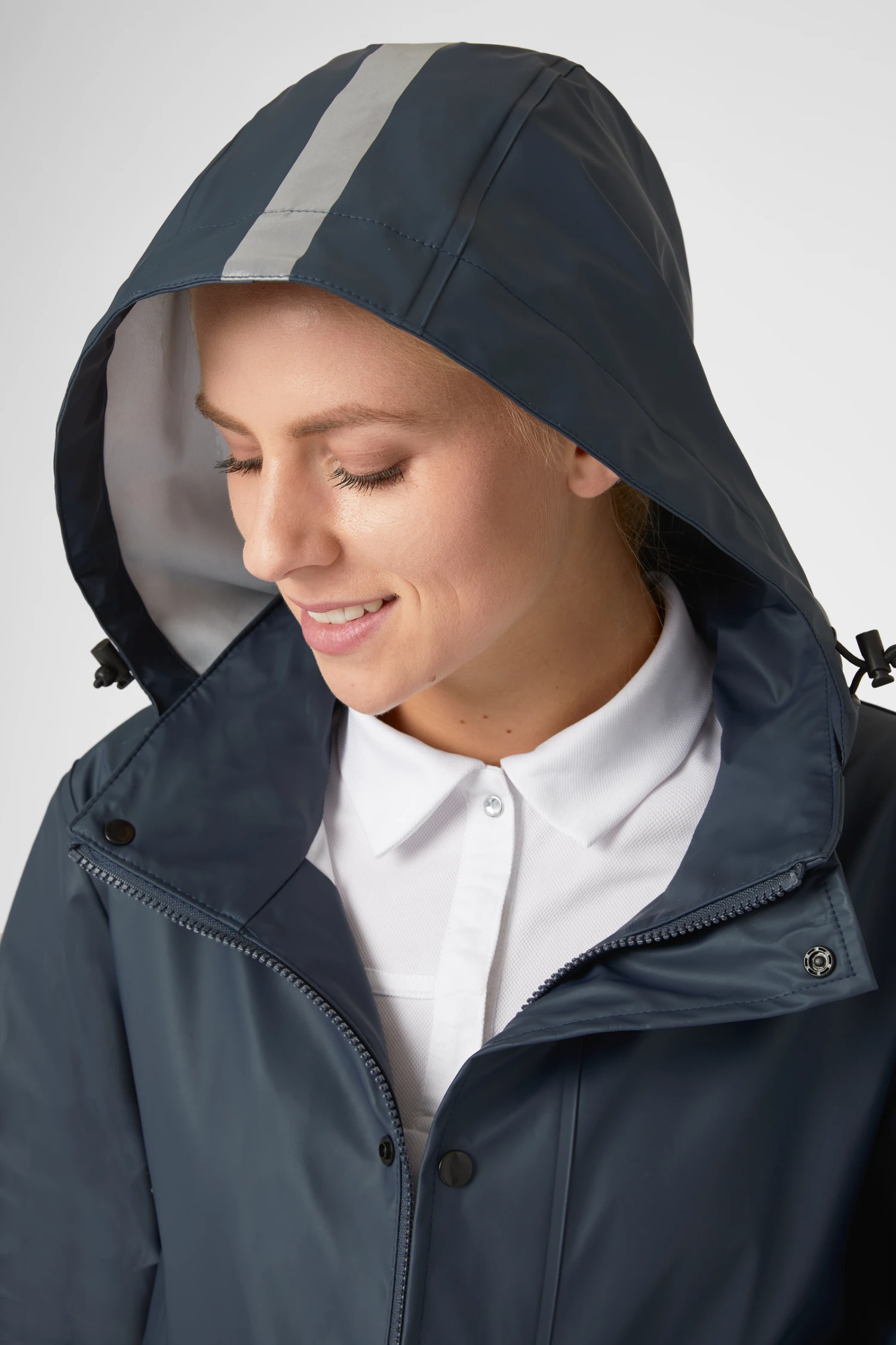 Horze Hazel Langer Damen-Regenmantel Mit Schlitzen 6 Horze Hazel Langer Damen-Regenmantel Mit Schlitzen – Bild 6