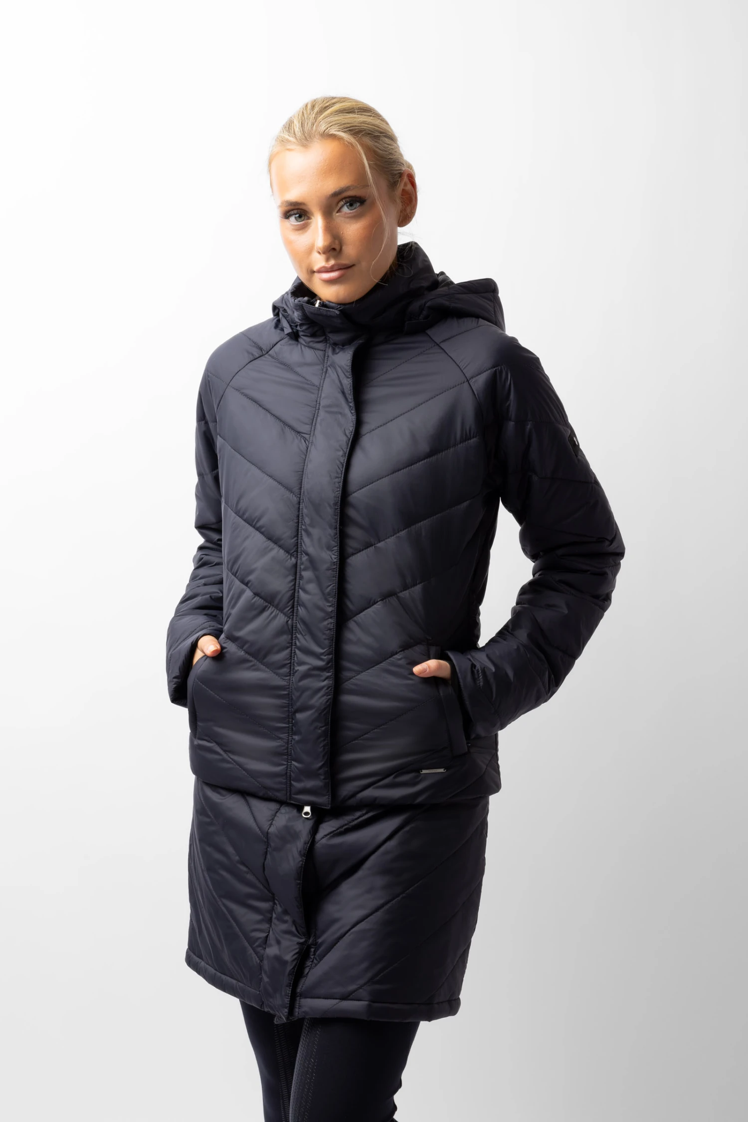 Horze Aurora Gefütterte Damen Parka Reitjacke Mit Abnehmbarem Rock 2 Horze Aurora Gefütterte Damen Parka Reitjacke Mit Abnehmbarem Rock – Bild 2