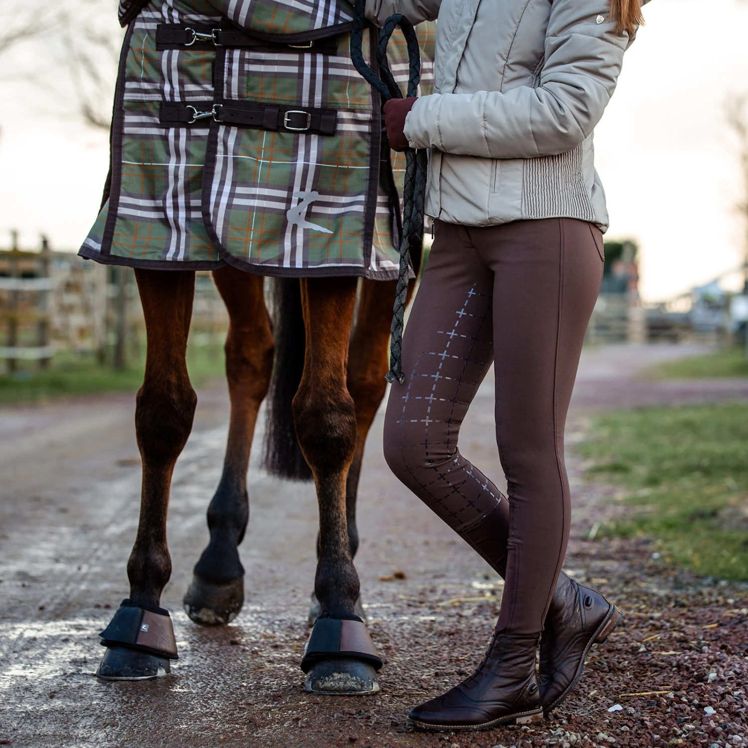 Horze Desiree Reithose Mit Vollbesatz Für Damen Mit Silikon Grip Und Gürtelschlaufen 9 Horze Desiree Reithose Mit Vollbesatz Für Damen Mit Silikon Grip Und Gürtelschlaufen – Bild 9