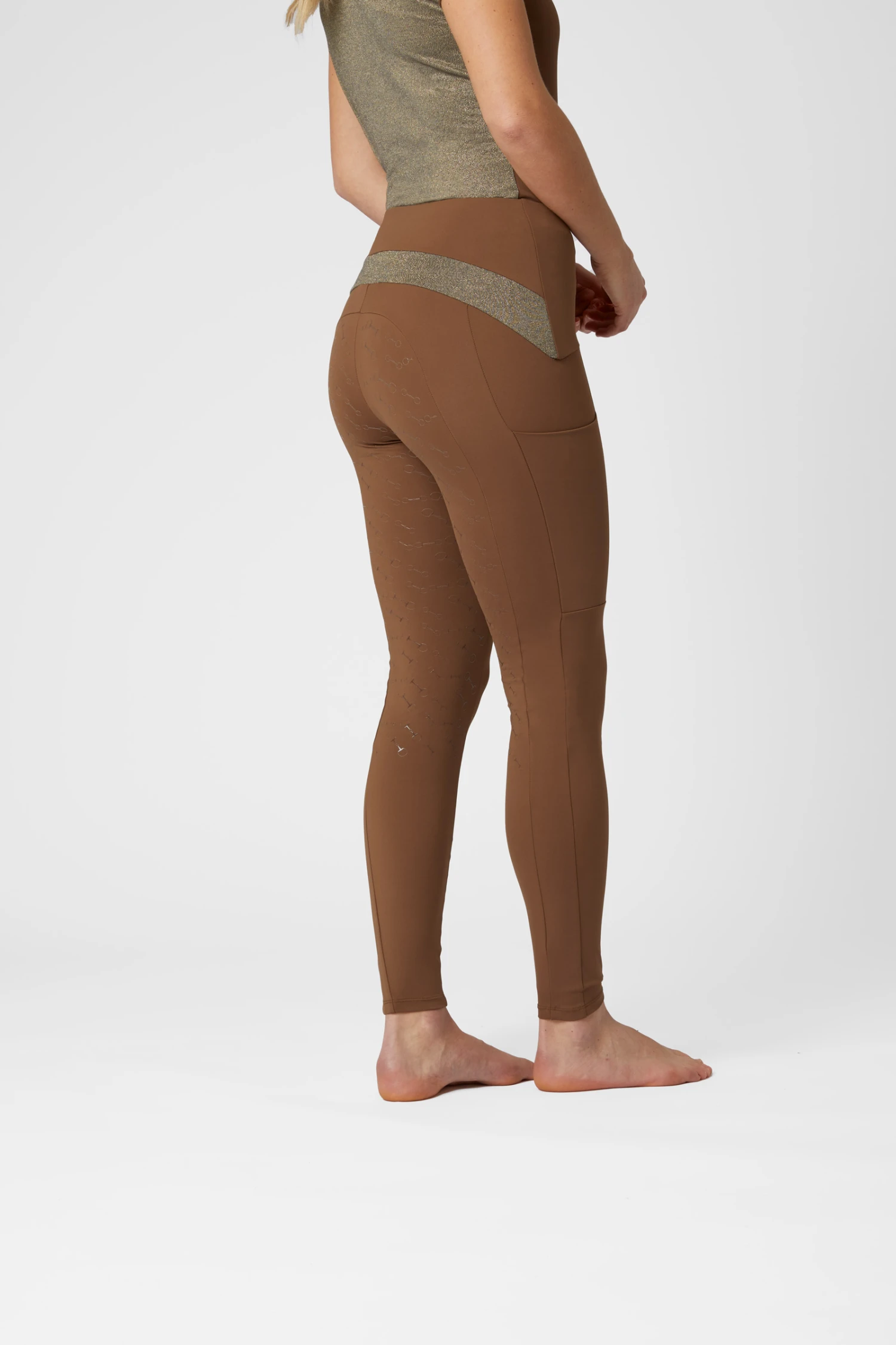Horze Sagira Damen Reitleggings Mit Silikonvollbesatz Und Goldenem Detail 2 Horze Sagira Damen Reitleggings Mit Silikonvollbesatz Und Goldenem Detail – Bild 2